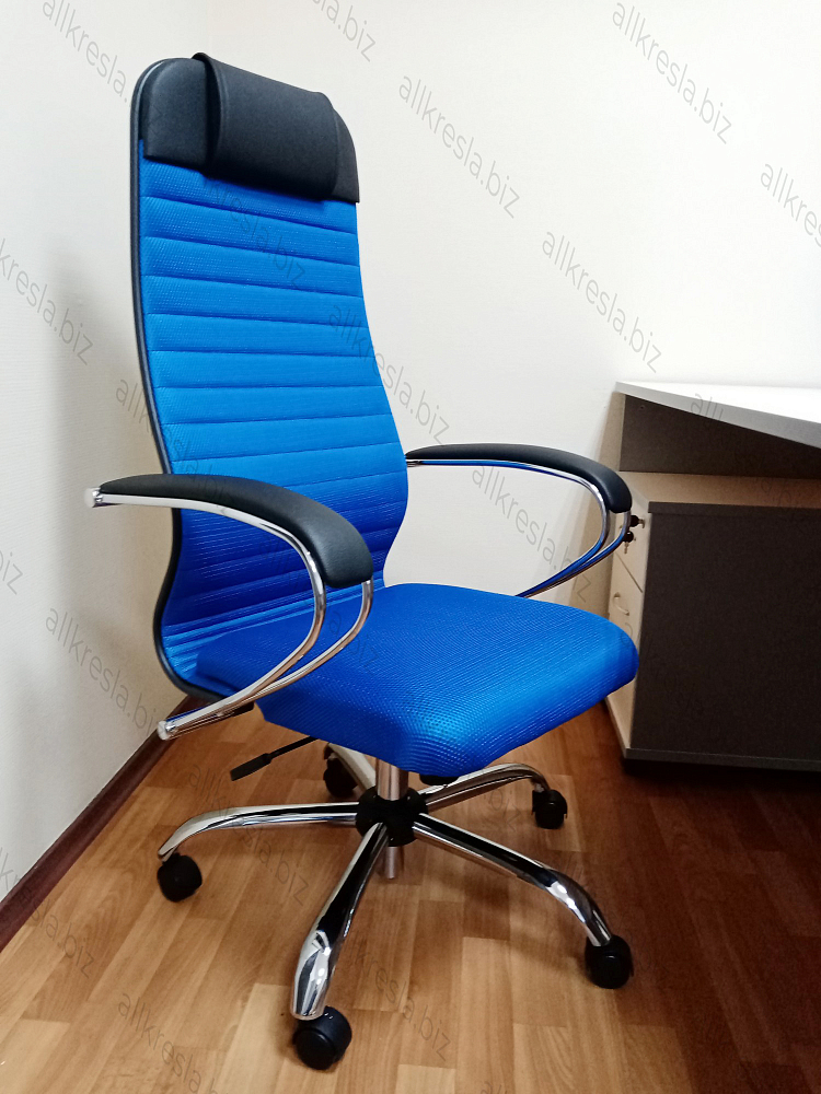 Расстановка. Мебель Имаго - цвет серый_клен. Синие кресла, синие тканевые перегородки. Офис ламинат вишня, стены бежевые.