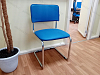 Расстановка. Мебель Имаго - цвет серый_клен. Синие кресла, синие тканевые перегородки. Офис ламинат вишня, стены бежевые.